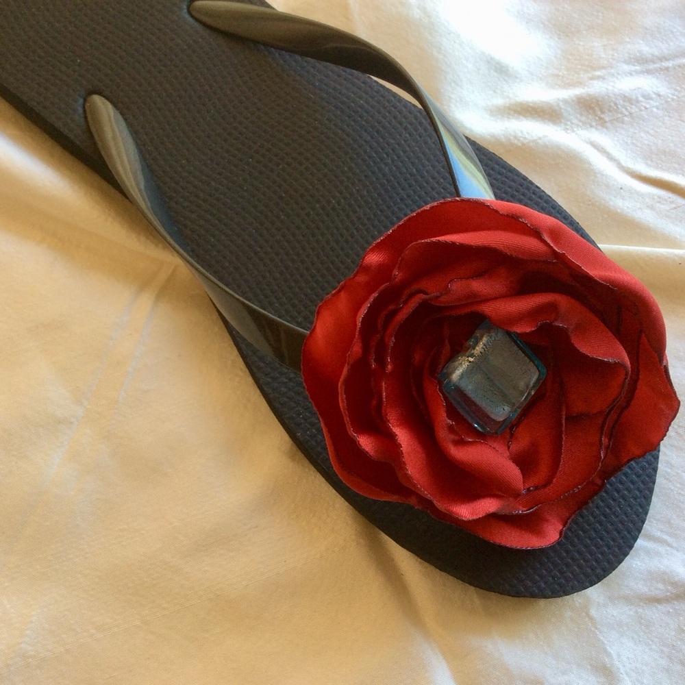 Flower Shoe Clips Red Large